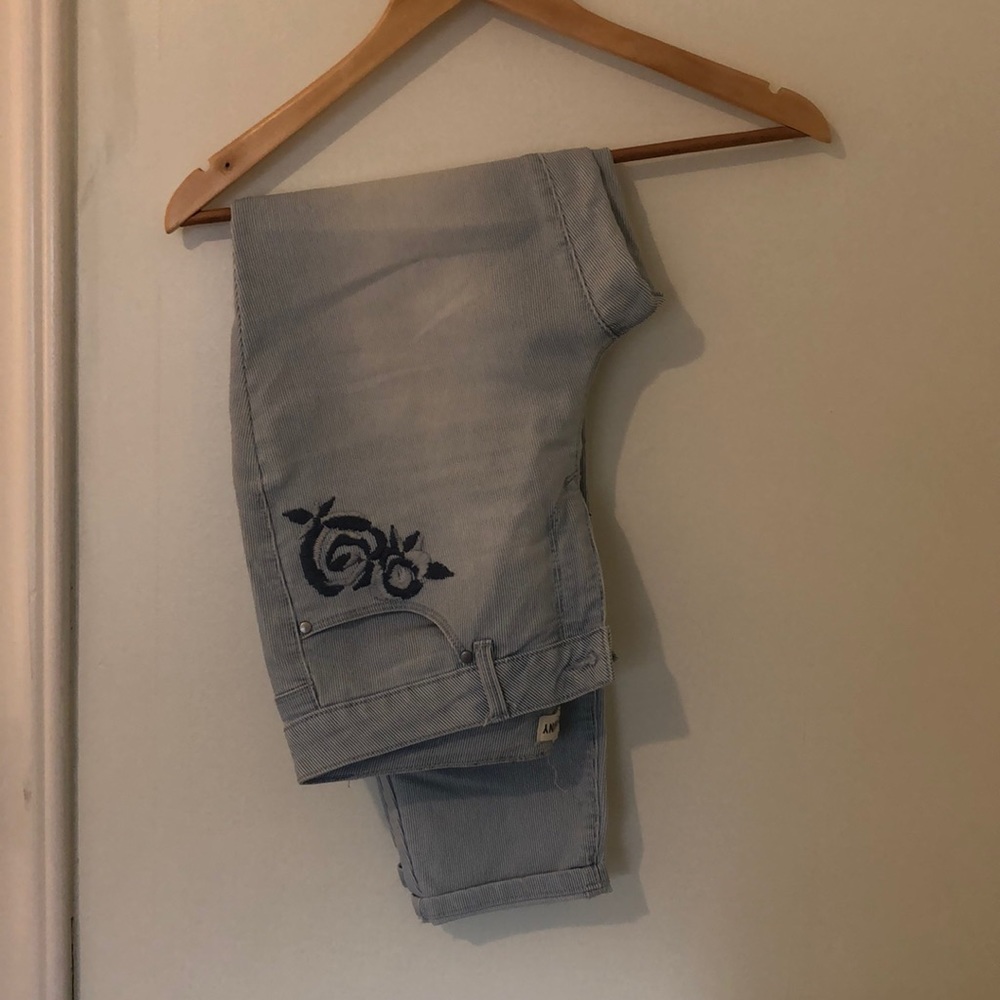 Striped jeans with embroidery